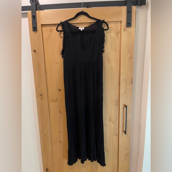 Black maxi v-neck dress - Picture 3 of 9